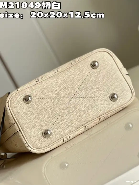 First bag ru VUITTON BLOSSOM PM LOUIS 0524